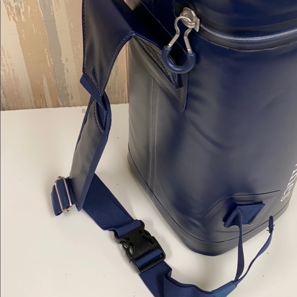 Vineyard Vines Target Sling Cooler - Picture 2 of 5